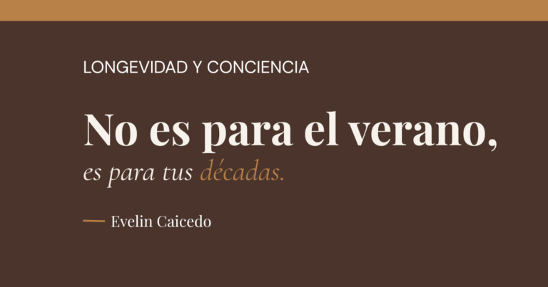 Frase de La Guía sobre fondo marrón: “No es para el verano, es para tus décadas”, eje Longevidad y conciencia.